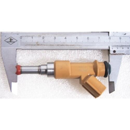 Fuel Injector 23250-31100 23209-31100 For TOYOTA Land Cruiser / Prado