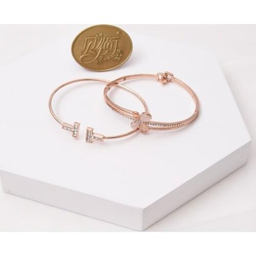 New Fashion Solid Wood White and Black Jewelry Display Blocks Jewelry Riser Jewelry Display Plate