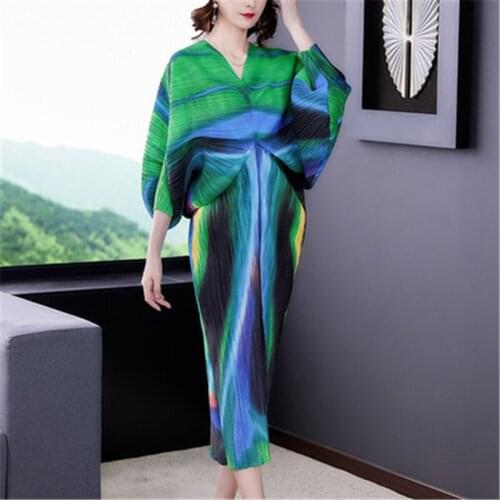 Miyake folds hit color fishtail dress female summer fashion temperament loose large size 100 kg can wear color matching dress