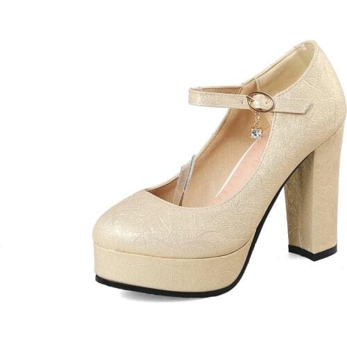 The spring of 2018 the new high with 43 shoes thick with 40-3233 single shoe tide 1832 round head small yard