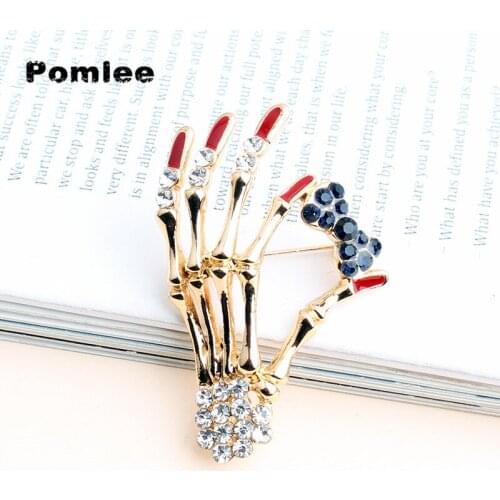 Pomlee 2021New Arrival Skull Hand Bowknot Brooch Unisex Punk Pin Antil Gold Red Rhinestone Brooch Gift Clip Accessories Whosales