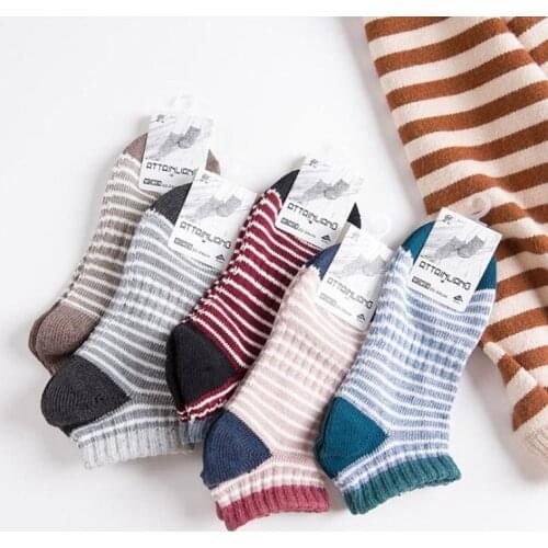 New High Quality Striped Socks Cute College Wind Simple Female Socks Women Fashion Skateboard Cotton Comfortable Socks