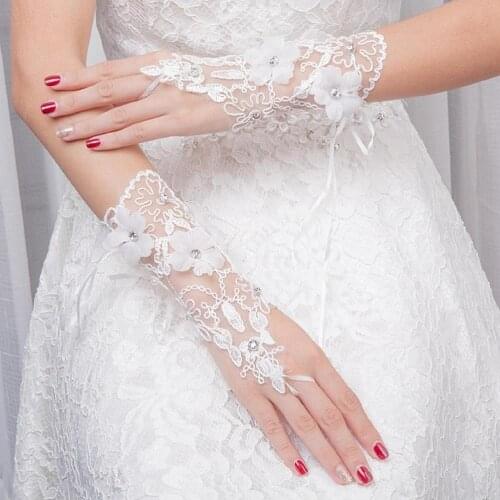 2019 Beautiful Lace Bridal Gloves Crystal Cheap Wedding Gloves Fast Shipping Bridal Glove