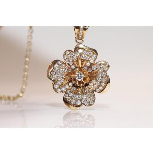 Perfect Vintage Original 18k Gold Natural Diamond Decorated Flowers Style Necklace
