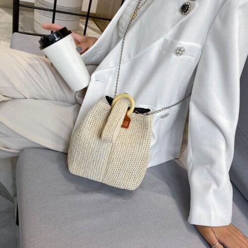 Woven Bucket Straw Handbag Women Classic Shoulder Bags Lightweight Storage Crossbody Bag with Chain Strap