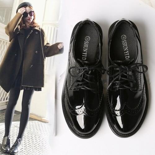 Patent leather carved brogue shoes preppy style black cross-tied small leather shoes thicken bottom chunky student bullock shoes