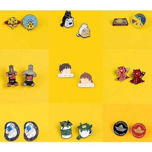 11 Styles Set Pin Rock Homer, Enamel Pins Astronaut Baby Lapel Badges Black Knight Stephen King IT Brooches Accessories Gifts