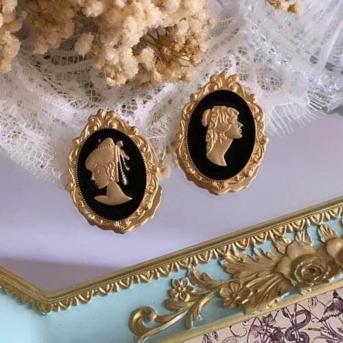 Vintage Middle Ages Woman Brooch Personality Gift Retro Enamel Brooch Fashion Jewelry Pins Clothes Backpack Gothic Accessories