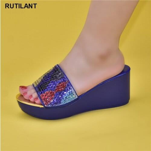 2021 New Womens Slippers Summer Wedding Party Fashion High End with Diamond Fashion Open Toe Pumps Womens Platform Heels