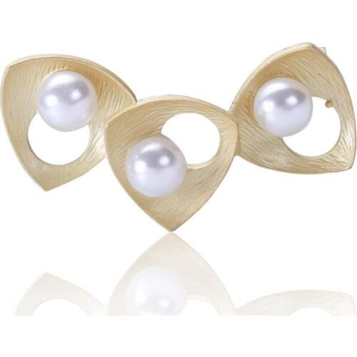 Simple fashion natural freshwater pearl brooches female ins cardigan corsage, fashion personality coat pins