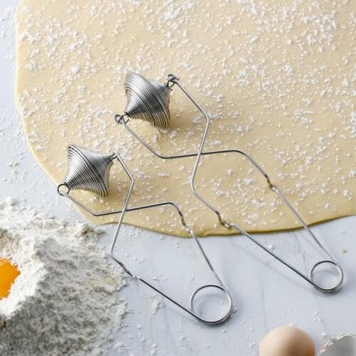 Stainless steel spring duster linear flour clamp manual icing sugar sieve baking tool