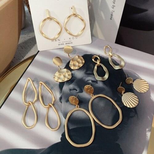 Fashion Vintage Style Gold Metal Geometric Dangle Earrings Irregular Round Womens Drop Earrings for Girls Banquet Party Daily