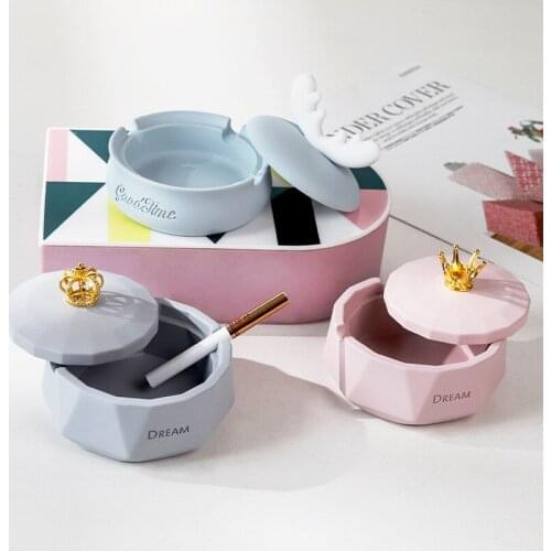 Imple cover windproof round resin ashtray household living room office desktop ash storage ashtray