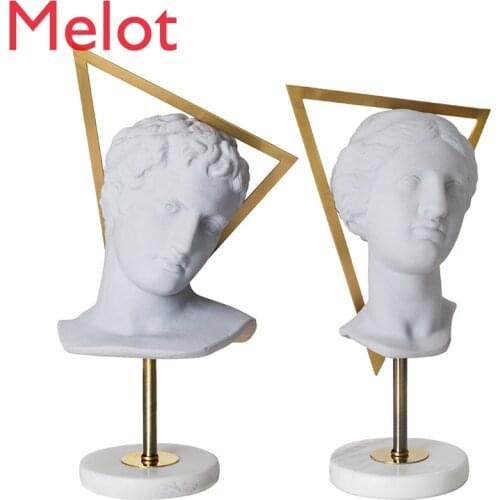 Personalized Creative High-End Luxury Home Living Room Desk Surface Panel Artistic Figure Pure White Ceramic Artistic Ornaments