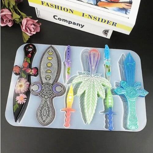 Epoxy Resin Molds Silicone Mold (8 Cavity) Art Supplies For Jewelry Pendant Key Chain Home Decoration Cosplay