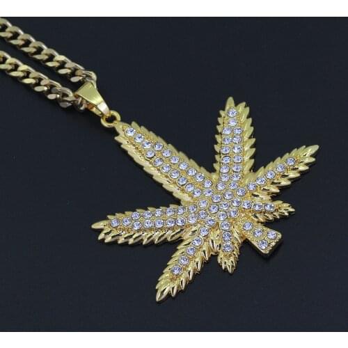 2021 Fast Selling Hip-hop Accessories Exquisite Hemp Leaf Pendant Necklace Classic Series Stainless Steel Cuban Chain Locket Nec