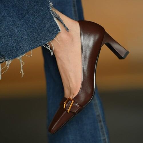 French retro high heels women 2021 autumn and winter new elegant square toe womens shoes brown belt buckle thick heel