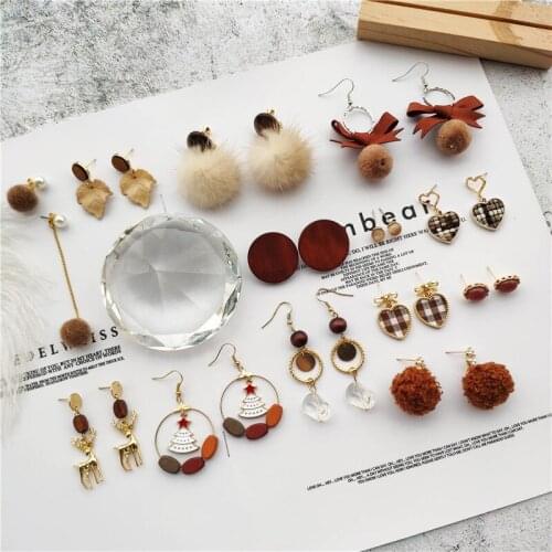 Simple Round Wood Heart Drop Earrings for Women Brown Temperament Bow Fur Ball Deer Pendant Earrings Gifts Jewelry