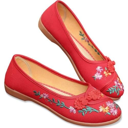 Old Beijing cloth shoes womens shoes plate flower buckle embroidery comfortable slip wear breathable a pedal mother shoes