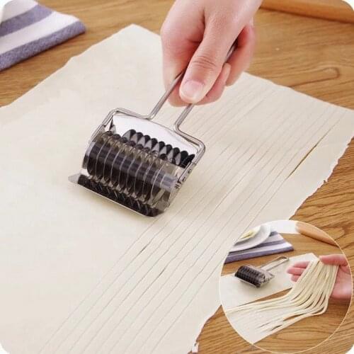 Stainless Steel Noodle Rolling Cutter Spice Chopper Onion Knife Muitifunction Herb Mincer Pasta Wheel Cutter Sharp Blade