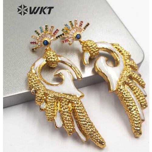 WT-ME071 New!!! Natural Shell Earring Feather/Swan Shape With Cubic Zirconia Paved Gold Electroplated Luxurious Lady Earring