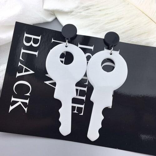 2019 New Design Key Shape Black White Acrylic Long Drop Earrings For Women Girls Cool NightClub Party Fashion Jewelry Pendientes