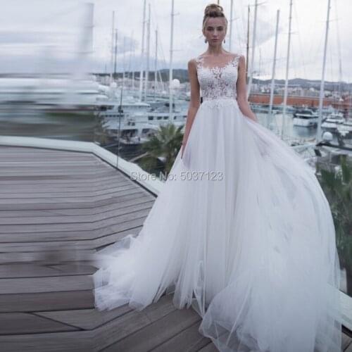 Beach Tulle A Line Wedding Dresses Scoop Lace Appliques Button Illusion Boho Bridal Gown Plus Size Court Train Vestidos De Noiva