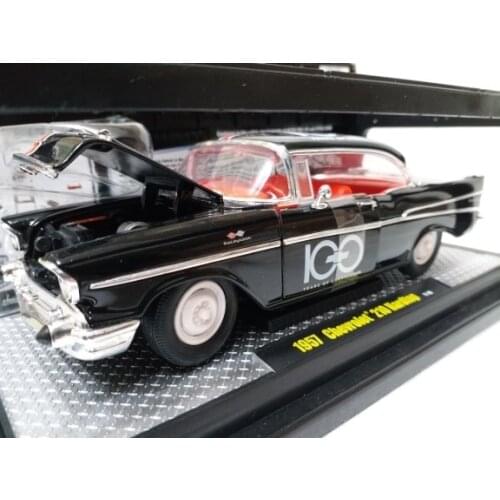 M2 machines 1/24 1957 Chevrolet 210 Hardtop 100th anniversary hood and trunk open Limited die-cast metal car model