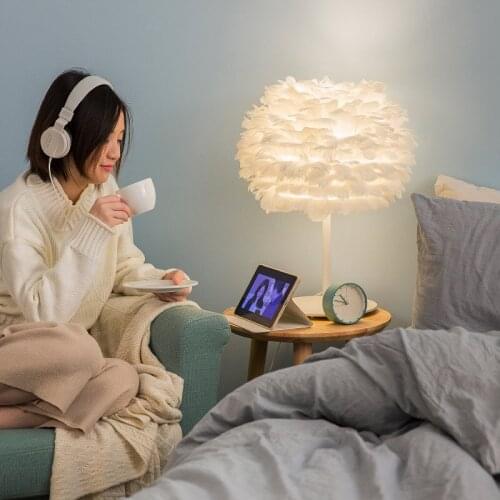 Feather table lamp bedroom princess room Nordic romantic simple creative bedside table lamp