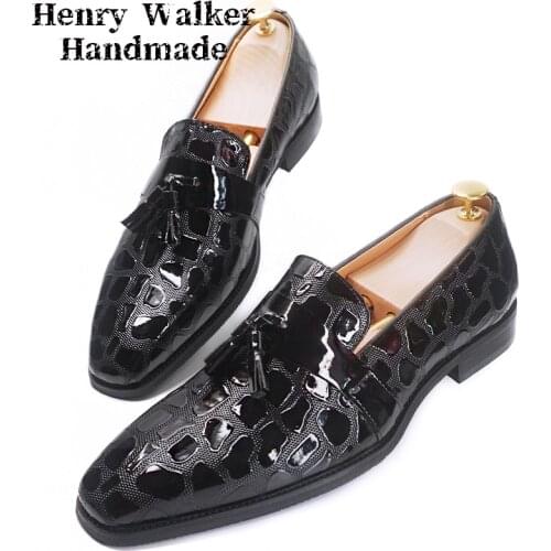 Fashion Brand Men Patent Leather Shoes Black Brown Tassel Loafers Slip on Formal Men Dress Shoes Wedding Office Casual Shoes Men