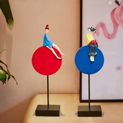 CREATIVE RESIN PERSONALITY TV CABINET FIGURINES LIVING ROOM LOVERS WEDDING STATUE HOME DECOR CRAFTS ROOM DECORATION OBJECTS GIFT