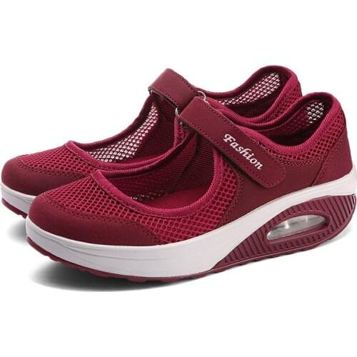 Sneakers Female Flat Soft Comfortable Fashion Lightweight Pumps Shoes Joker Slip-on Super Light Casual Vulcanize Shoes Woman Red