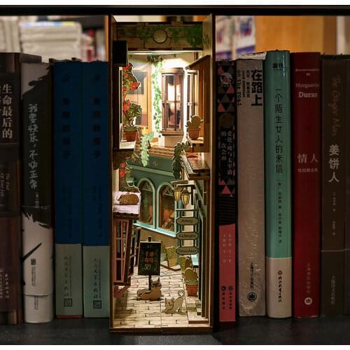 DIY Wooden Book Nook Shelf Insert Kits Dollhouse Miniature Accessories With Light Van Goghs Paiting Bookend Home Decoration Toy