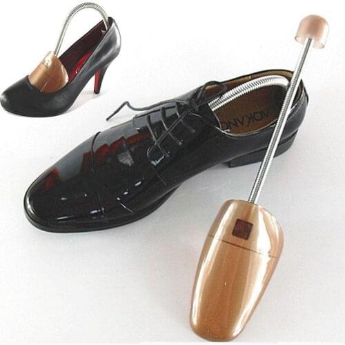 1 Pair Shoes Stretcher Plastic Shoe Tree Shaper Rack Boot Stretcher Keeper Adjustable for Man Women zapatos de hombre Brown