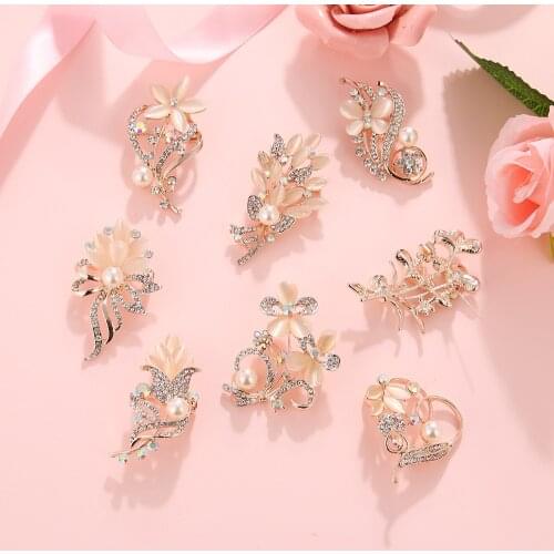 2021 Fashion Jewelry Opal Crystal Rhinestone Imitation Pearl Flower Brooch Charm Collar Scarf Ladies Accessories Pin Brooch
