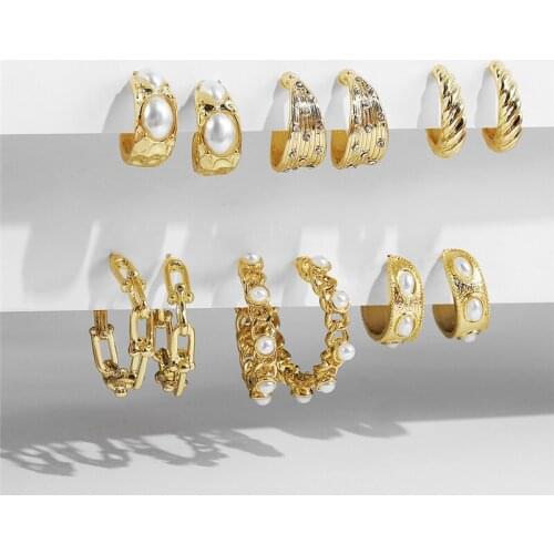 Elegant Simulate Pearls Hoop Earrings High Quality Golden Round Hollow Earrings Friend Women Wedding Gift 2021