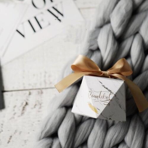 30pcs Creative Diamond shape Grey / Pink Marble Candy Box Wedding Favors Engagement Party Supplies Bomboniere Giveaways Gift Box