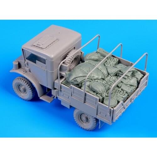 New Unassembled length 6cm width 5.5cm height 2.3cm bag (NO CAR ) Resin Figure Unpainted Model Kit