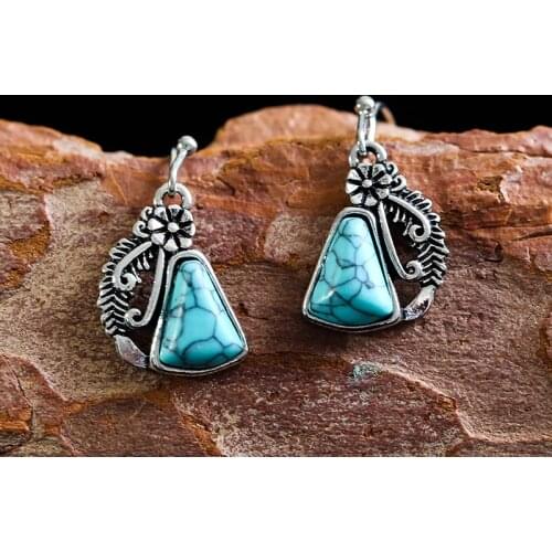 Vintage Green Stone Mosaic Flower Bordered Earrings For Women Bohemian Jewelry Triangle Natural Stone Inlay Crochet Earring D284