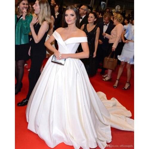 Elegant White Women Long Evening Dress 2020 Sexy V-neck Backless Ball Gown Off The Shoulder Fromal Cheap Women Evening Dress