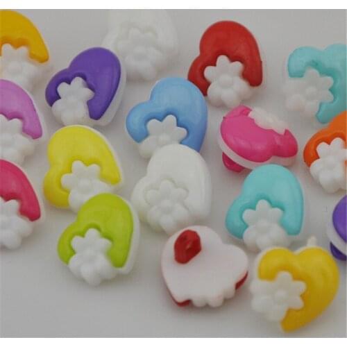 100 pcs New heart with Plastic Button / Sewing lots Mix 14 mm PT29