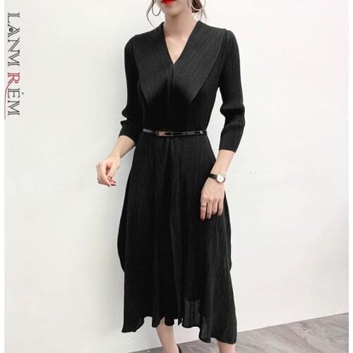 LANMREM Pleated Dress For Woman 2021 Spring Autumn Long Sleeve V Neck Dresses With Belt Female Elegant Clothing YH709