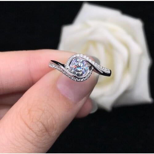 Spiffing 0.5Ct 5.0mm D Color VVS1 Moissanite Engagement Ring AU750 18K White Gold Ring Anniversary Diamond Jewelry
