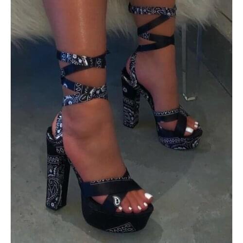 Akk Women's Shoes With A Strap