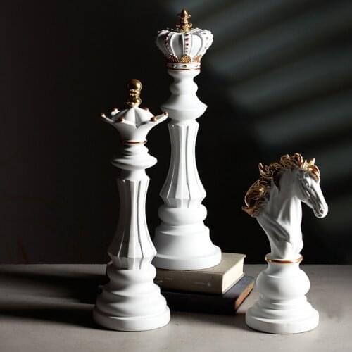 Resin Simple Modern International Chess Figurines Creative Simulation Horse Crafts Retro Chessmen Ornaments Home Decor Gifts