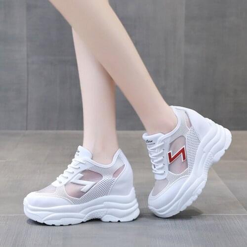 2021 Womens Sports Shoes Fashion Womens Sneakers Breathable Mesh Platform Shoes Internal Heightening Womens Shoes Lace-up