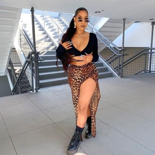 Xingqing Crop Top Women Solid Color Deep V-Neck Long Sleeve Tops Shirt Black T-Shirt Women Streetwear Casual Style Tops Tshirts