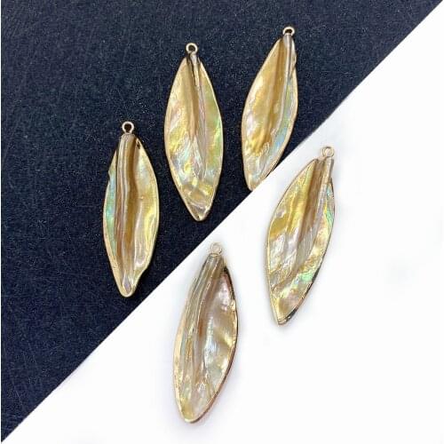 3pcs/bag Natural Sea Shell Pendant Carved Leaf-shaped Jewelry Edging Pendant Suitable Jewelry Making DIY Necklace Accessories