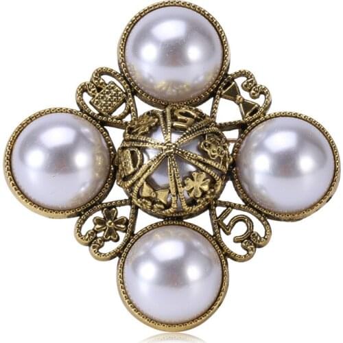 And the United States temperament of retro joker contracted clothing accessories brooch brooches factory direct sale