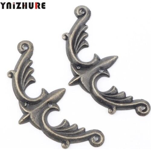 Zinc Alloy Wooden Box Coner,Wine Box Protector,Embellishment Findings Triangle Corners Antique Bronze Flower,2Pcs